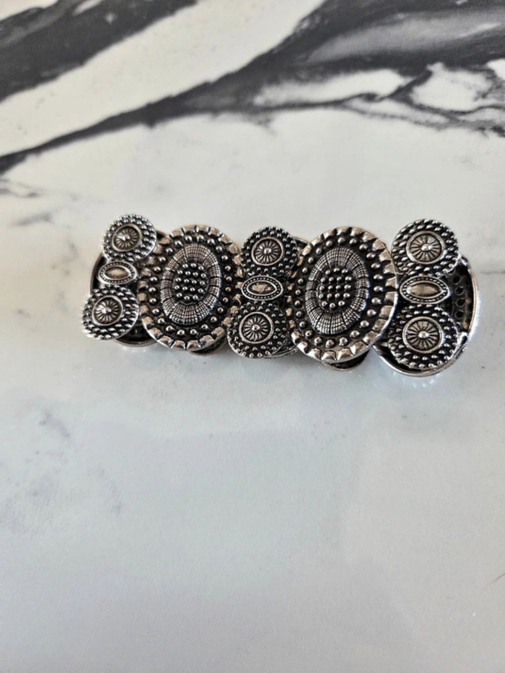 Vintage Style Ornate Silver-Tone Stretch Bracelet